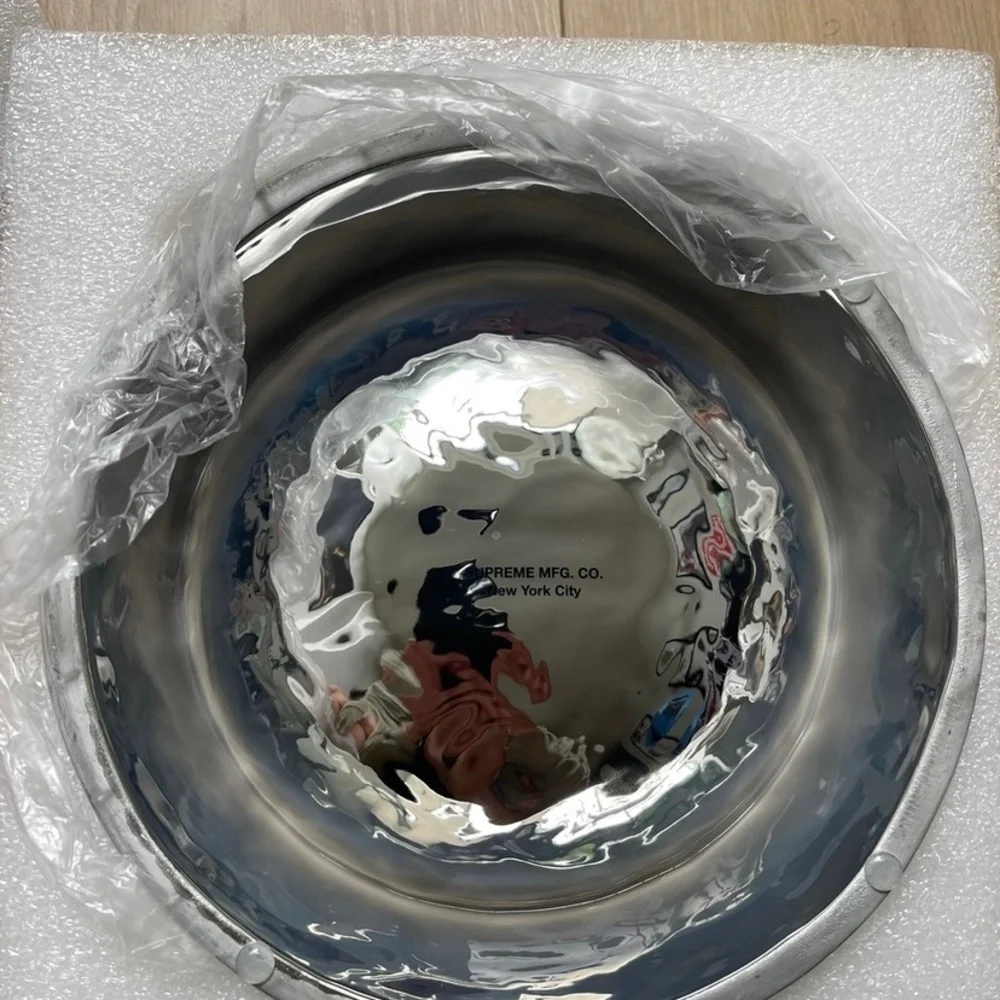 Supreme dog bowl Metal grey silver collectible Diamond plate ss23 box ceramic og